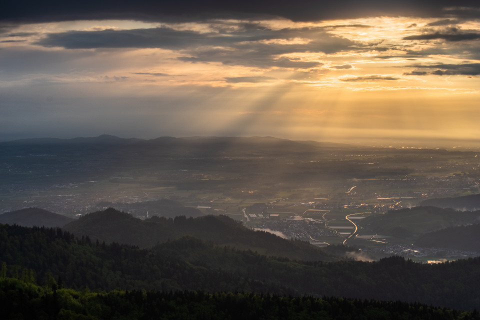 Landschaft im Abendlicht gesehen vom Kandelfelsen