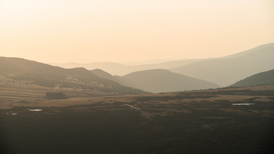 Sněžka (Schneekoppe), Blick über den Riesengebirgs-Hauptkamm