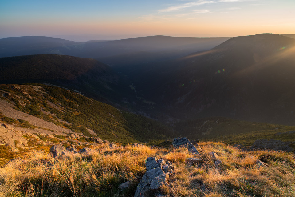 Sněžka (Schneekoppe), Blick über den Riesengrund (Obří důl)