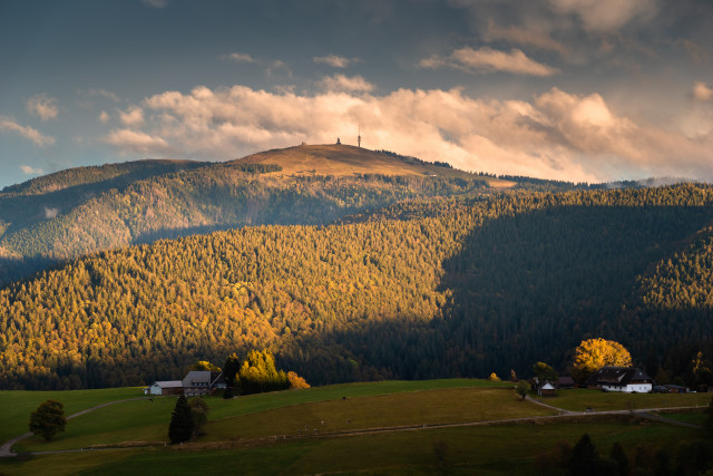 Blick zum Feldberg im Abendlicht