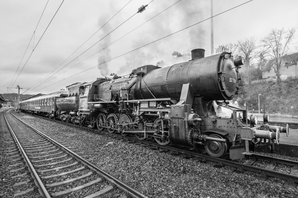 Sonderzug der Eisenbahnfreunde Zollernbahn mit 52 7596