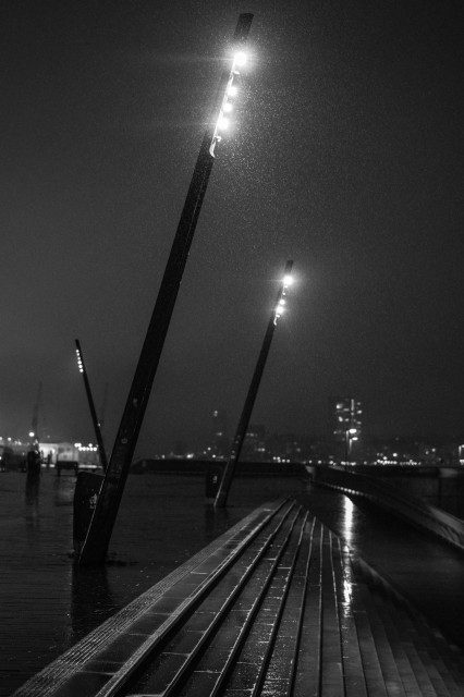 Elbpromenade Hamburg bei Nacht