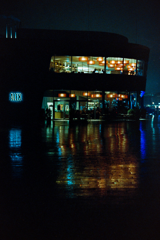 Elbpromenade Hamburg bei Nacht