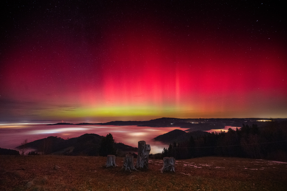 Polarlicht über dem Schwarzwald bei Inversionswetterlage